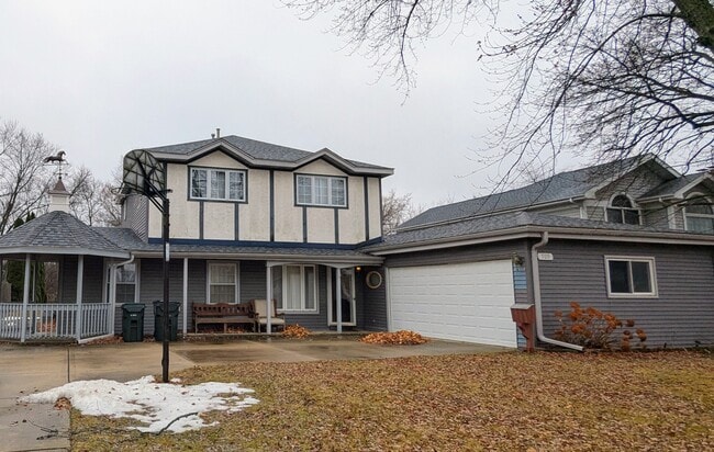 709 W Kenilworth Ave