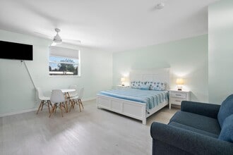 670 Hernando St in Fort Pierce, FL - Building Photo - Building Photo