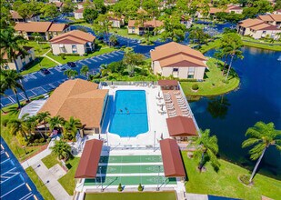 221 Pine HOV Cir in Greenacres, FL - Building Photo - Building Photo