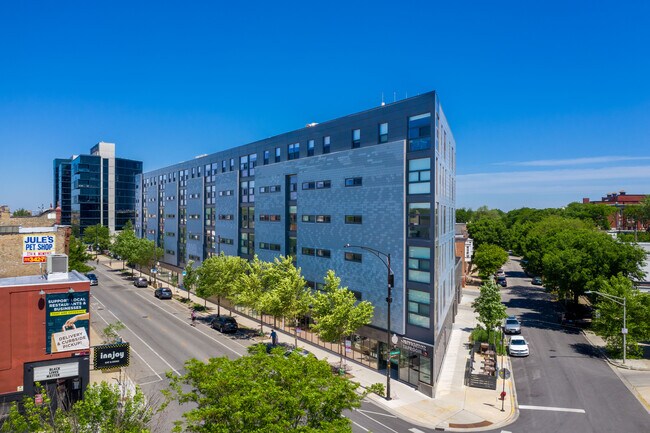 L Logan Square Apartments in Chicago, IL - Building Photo - Building Photo