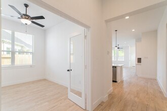 10598 Wild Chives, Unit 14 in The Woodlands, TX - Building Photo - Building Photo