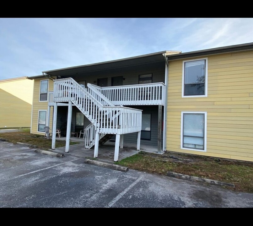 3309 Bridges St, Unit 14 in Morehead City, NC - Foto de edificio