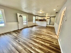 213 Circle Dr in Owensville, MO - Building Photo - Building Photo