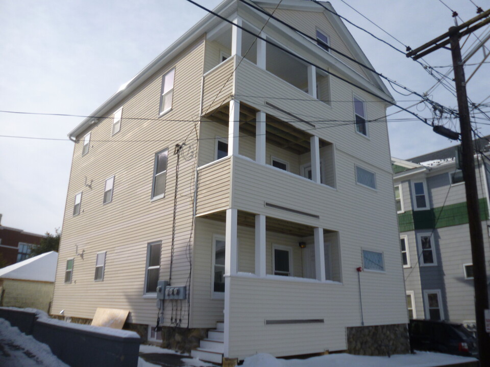 30 King Philip Rd in Worcester, MA - Building Photo