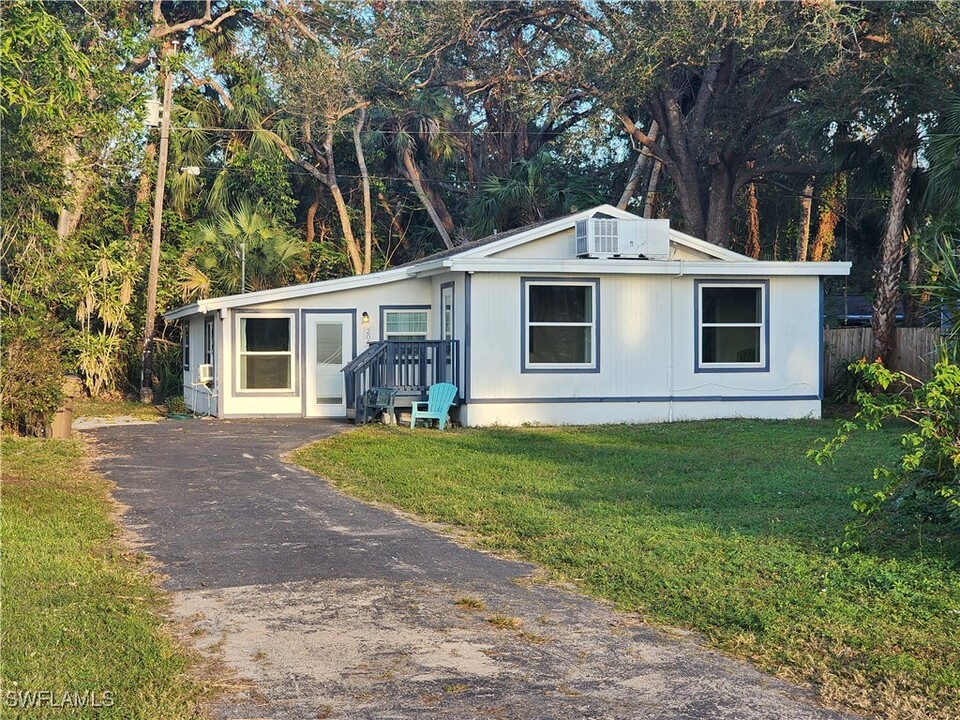 205 Delray Ave in Ft. Myers, FL - Building Photo