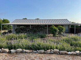 184 Danos Dr in Fredericksburg, TX - Building Photo