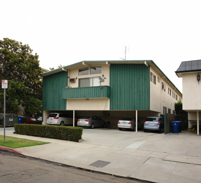 10676 Missouri Ave in Los Angeles, CA - Foto de edificio - Building Photo