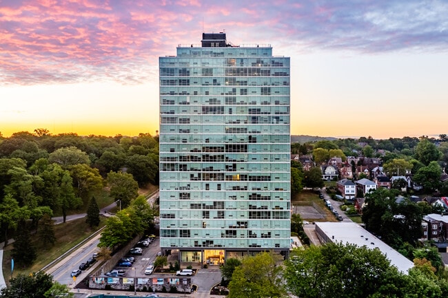 Highland House Tower by Albion in Pittsburgh, PA - Foto de edificio - Building Photo
