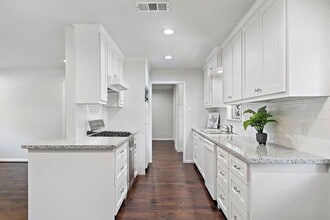 5106 De Lange Ln in Houston, TX - Building Photo - Building Photo