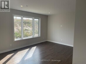 724 Eminence St in Ottawa, ON - Building Photo - Building Photo
