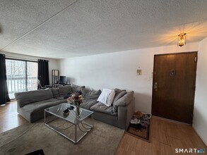 126 Triangle St in Danbury, CT - Building Photo - Building Photo