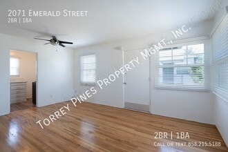 2071 Emerald St in San Diego, CA - Foto de edificio - Building Photo