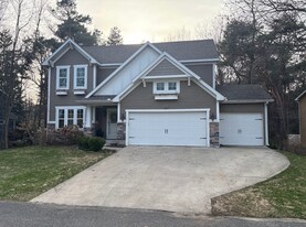 6527 Sanctuary Trl in Saugatuck, MI - Building Photo