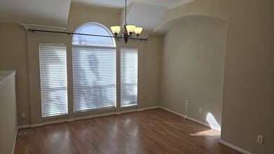 10008 Chestnut Creek Way in Pearland, TX - Building Photo - Building Photo