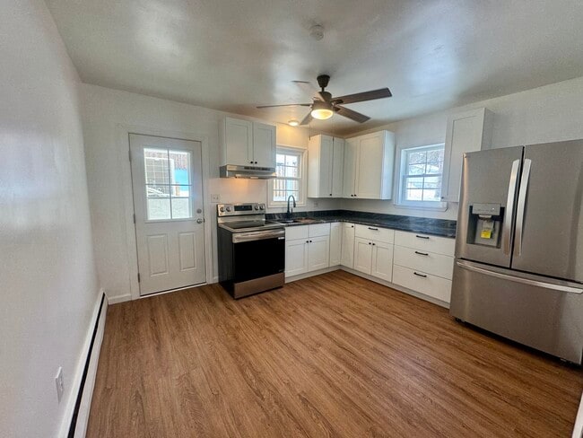 230 Church St in Downingtown, PA - Foto de edificio - Building Photo