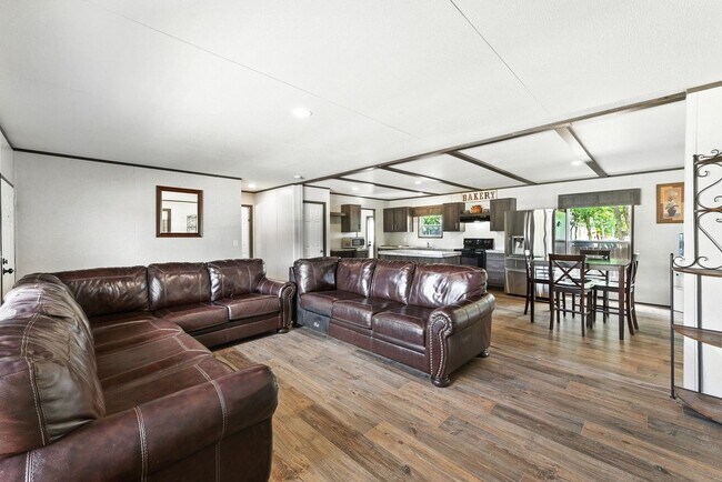 102 Pink Dahlia Dr in Dale, TX - Building Photo - Building Photo