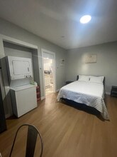 4522 E Washington St in Indianapolis, IN - Foto de edificio - Building Photo