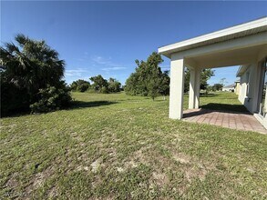 1814 NE 40th Ln in Cape Coral, FL - Building Photo - Building Photo