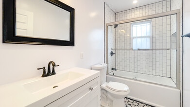 5701 S San Vicente Blvd in Los Angeles, CA - Building Photo - Building Photo