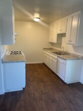 2221 E Lenita Ln-Unit -9 in Santa Ana, CA - Building Photo - Building Photo