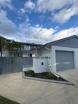 9881 NW 52nd Terrace in Doral, FL - Building Photo