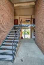 515 Basswood Ave, Unit F69 in Nashville, TN - Foto de edificio - Building Photo