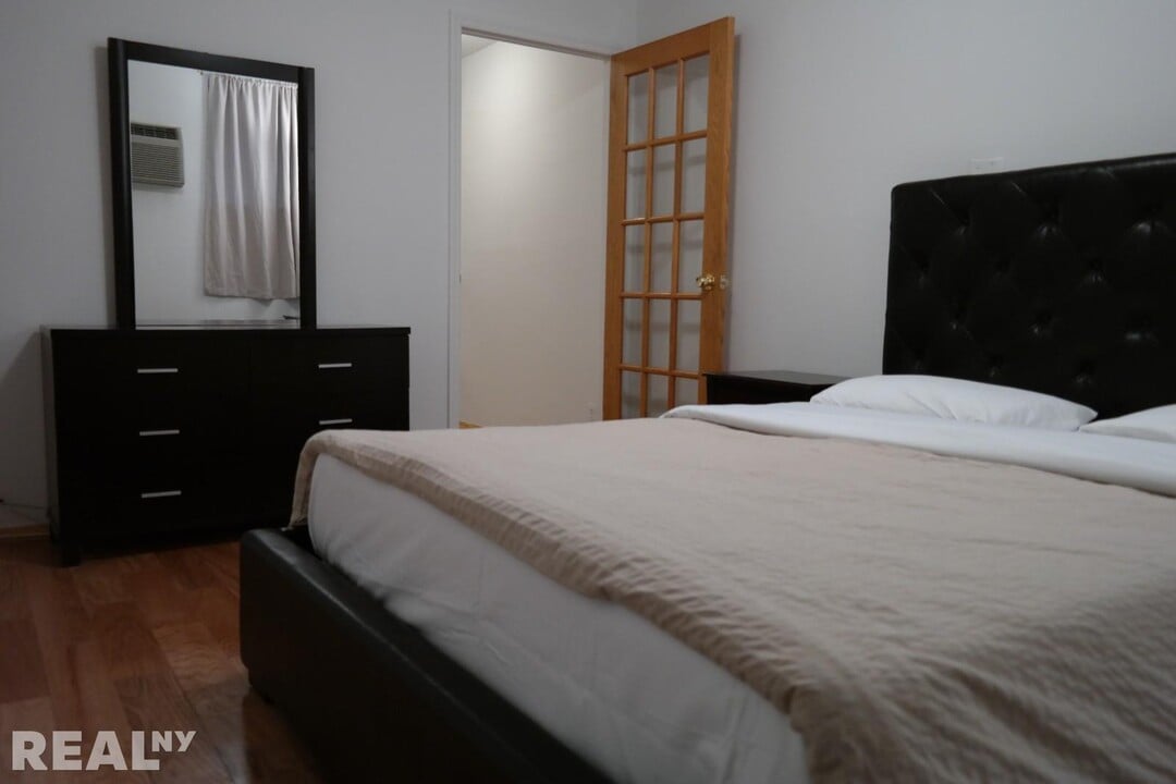 165 E 89th St in New York, NY - Building Photo