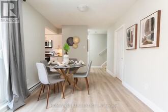240-240 Ormond Dr in Oshawa, ON - Building Photo - Building Photo