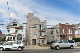 11911 103rd Ave in New York, NY - Foto de edificio - Building Photo