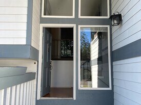 15930 NE 106th St in Redmond, WA - Building Photo