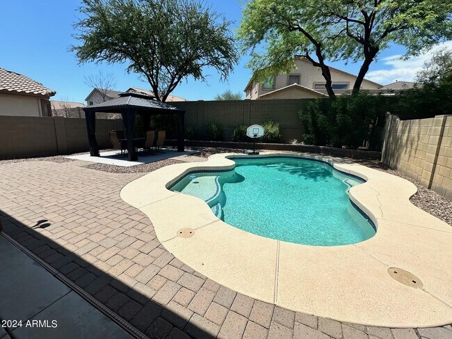 4512 W Stoneman Dr