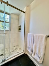 511 Bashford Ln, Unit 3 in Alexandria, VA - Foto de edificio - Building Photo