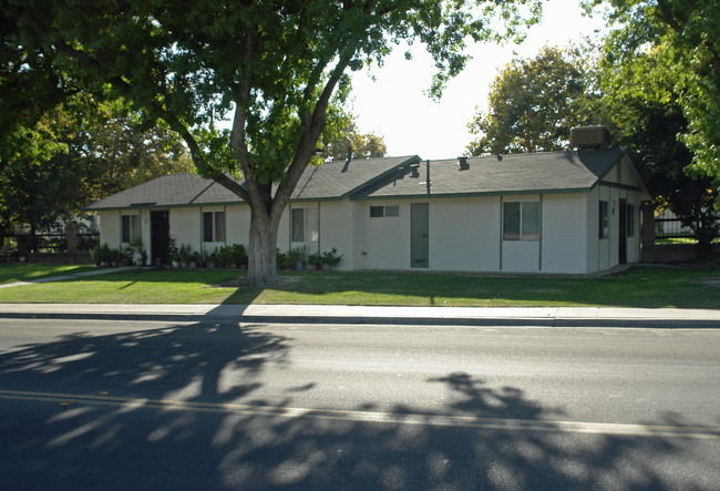 Sierra Terrace in Fresno, CA - Building Photo - Building Photo