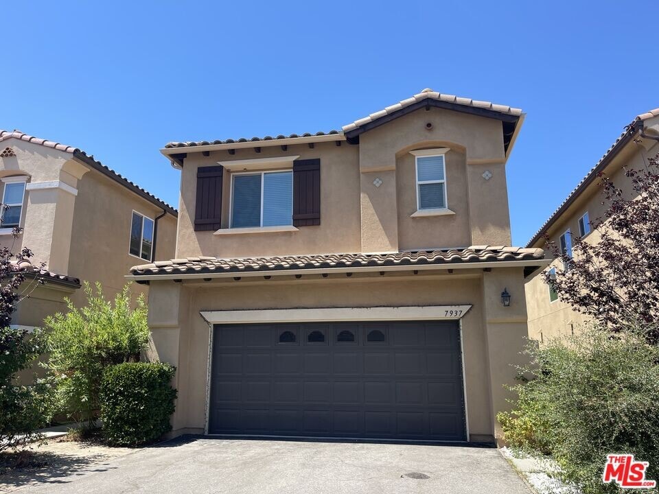 7937 N Keer Dr in Los Angeles, CA - Building Photo
