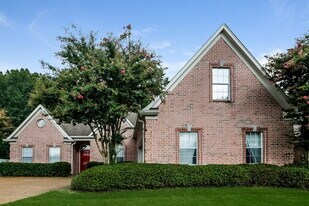 8270 Wesley Woods Cir in Memphis, TN - Building Photo