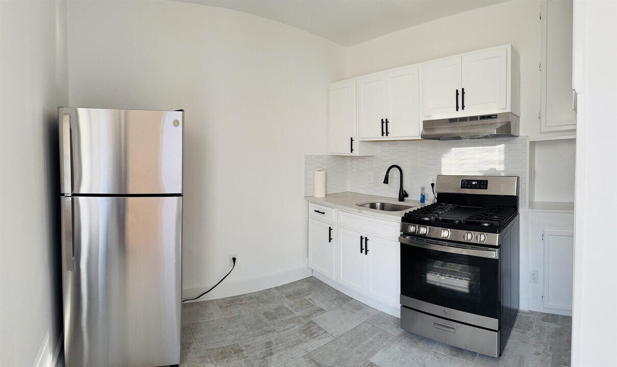 733 Hudson Ave in Secaucus, NJ - Building Photo