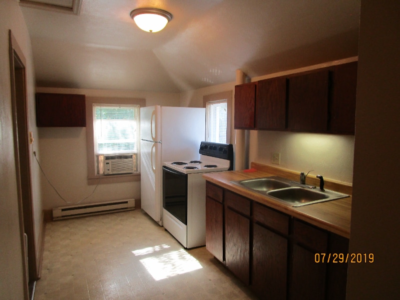 529 4th St in Baraboo, WI - Building Photo
