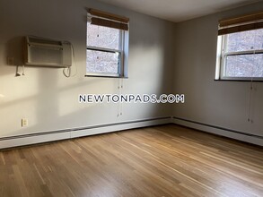 286 Grove St-Unit -5 in Newton, MA - Building Photo - Building Photo