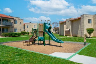 Vista View Apartments in Rialto, CA - Building Photo - Building Photo