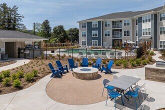 Attain at Chic's Beach (Vista Residences) in Virginia Beach, VA - Foto de edificio - Building Photo