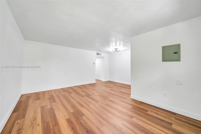 610 NE 123rd St in North Miami, FL - Building Photo - Building Photo