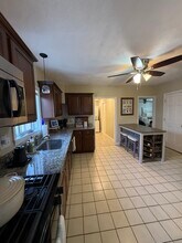 5 Henshaw St in Newton, MA - Building Photo - Building Photo