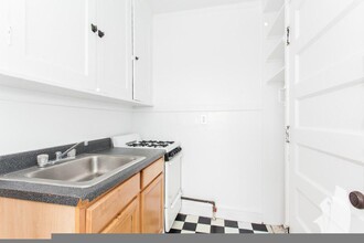 3304 W Schubert Ave, Unit 3I in Chicago, IL - Foto de edificio - Building Photo