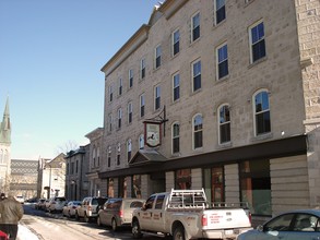 5 Douglas St in Guelph, ON - Building Photo - Building Photo