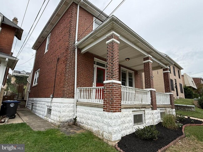 property at 134 W 8th Ave