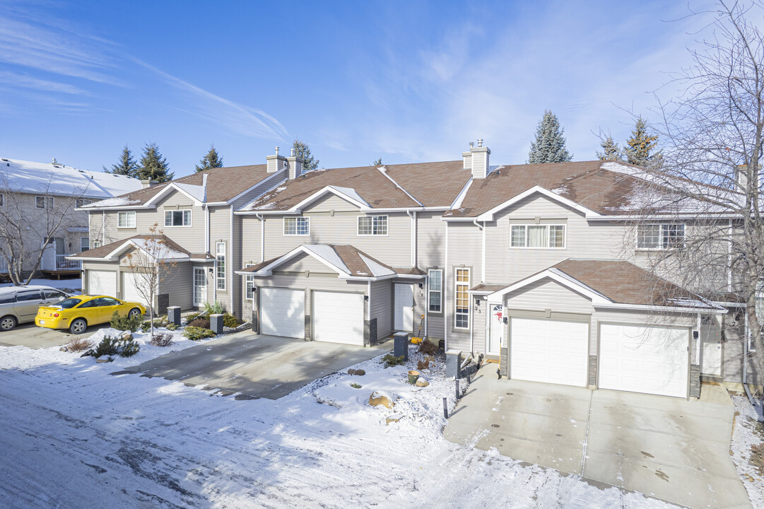 Shawnessy Greens in Calgary, AB - Building Photo