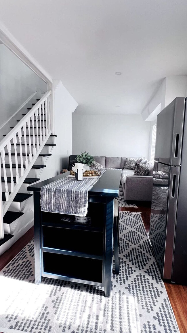 21 Bullocks Point Ave in East Providence, RI - Building Photo - Building Photo