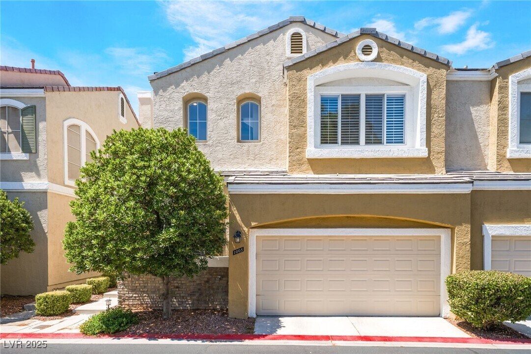 1005 Prestwick St in Las Vegas, NV - Building Photo