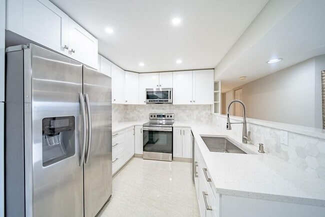 13810 Oneida Dr, Unit C2