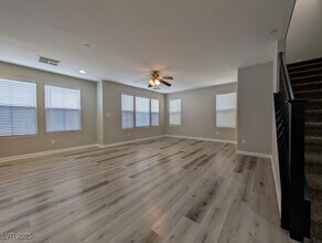 8925 John Charles Ave in Las Vegas, NV - Building Photo - Building Photo